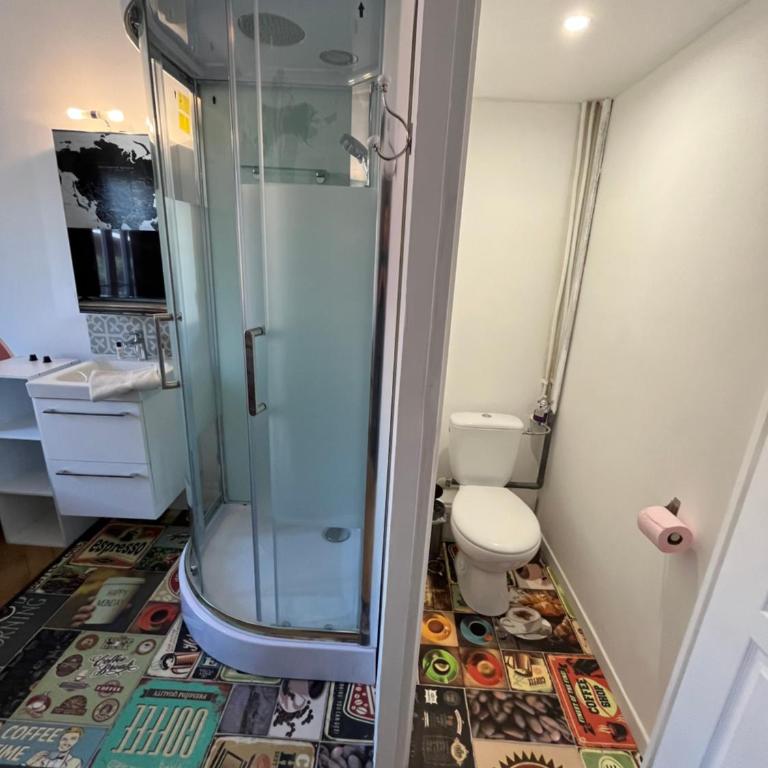 Les chambres de Cédric ICONIC TRAM GARE Nice Ville pour personnes CALMES - Chambre Double - 10