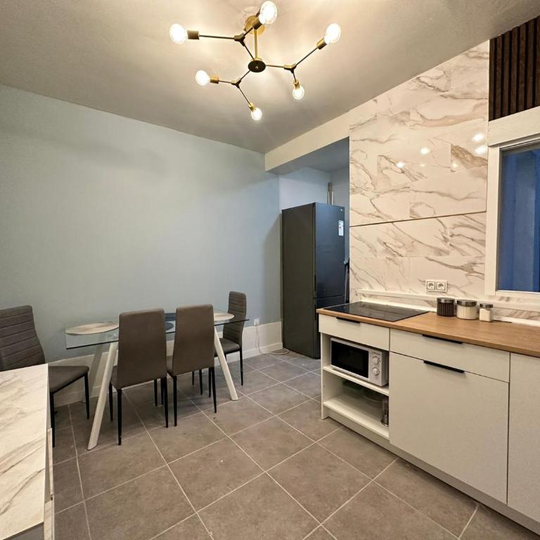 BRI LEON - Two-Bedroom Apartment - 8