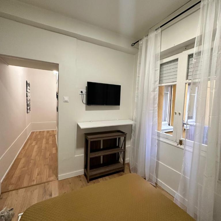 BRI LEON - Two-Bedroom Apartment - 15