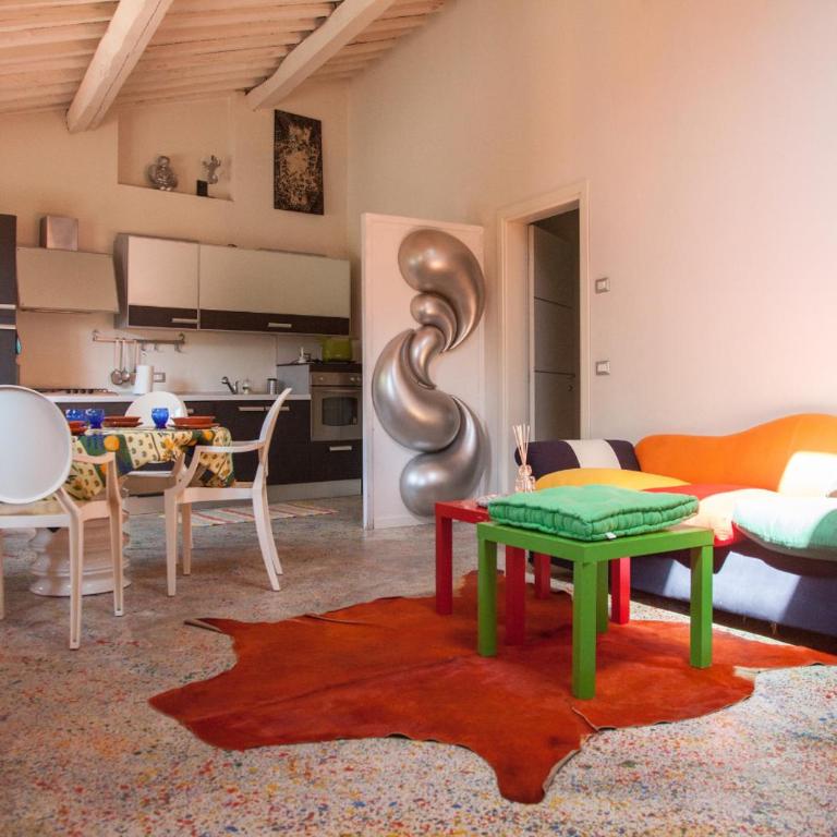 Pollock Attic in Historic City Center - Appartamento con 2 Camere da Letto - 1