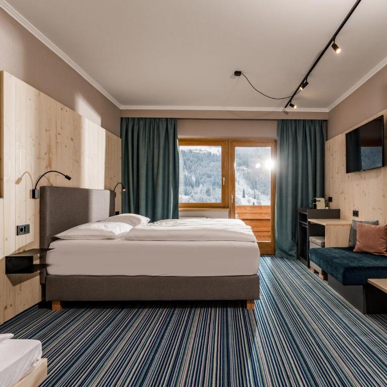 Ferienalm Panorama Hotel - Superior Doppelzimmer mit Balkon und Bergblick - 1