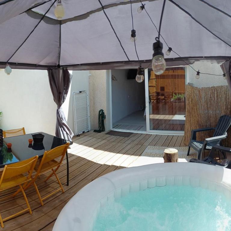 L'Entre Nous, piscine et jacuzzi privé - Camera Matrimoniale Deluxe - 1