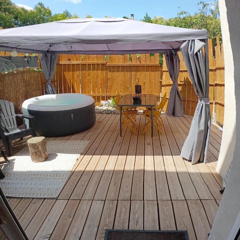 L'Entre Nous, piscine et jacuzzi privé - Camera Matrimoniale Deluxe - 4