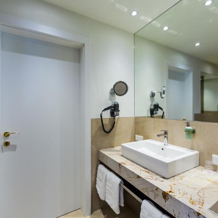 GORITSCHNIGGs Hotel - Superior Suite - 4