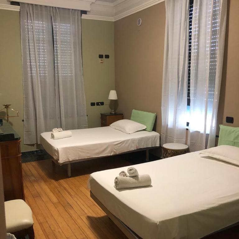 Villa Camilla Milano Easy Rooms Metro 4 - Camera Budget Doppia con Letti Singoli - 6