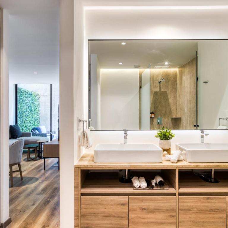 Studio Fenomenal con Balcon Priv and Rooftop whit Jacuzzi - Suite with a Private Terrace - 4