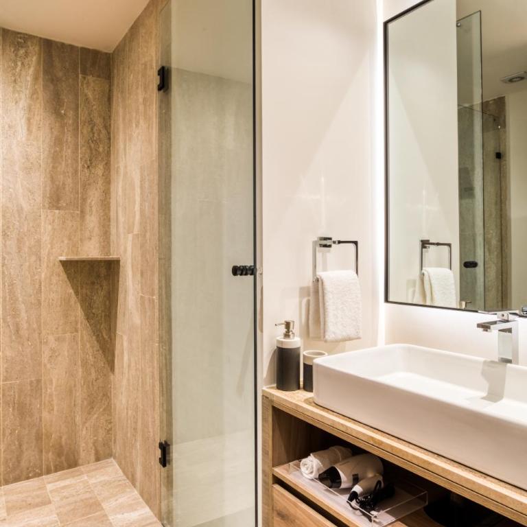 Studio Fenomenal con Balcon Priv and Rooftop whit Jacuzzi - Two-Bedroom Apartment with a Terrace - 2