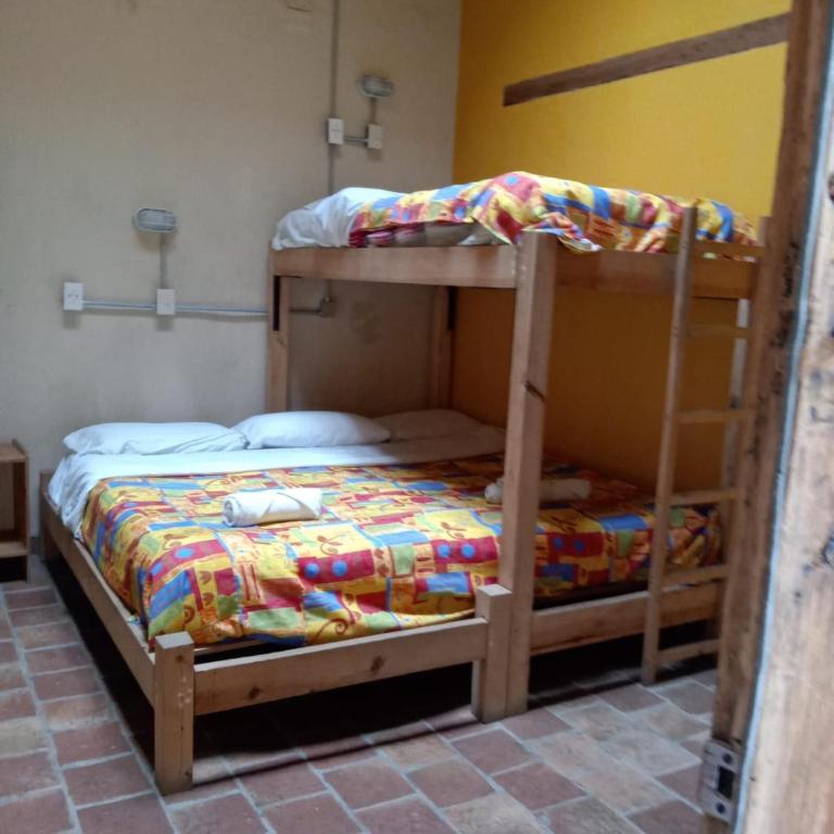 Rossco Hostel & Hotel - Economy Twin Room with Shared Bathroom - 10