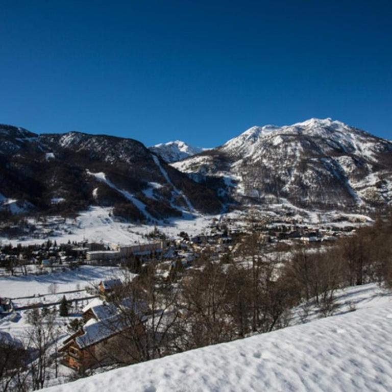 Chalet Luxueux 10 Pers. à Serre Chevalier - Terrasse, Local à Ski, Navette Gratuite - FR-1-762-18 - Chalet - 3
