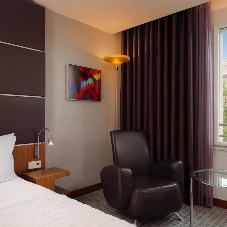 Le Meridien Barcelona - Deluxe King Room - 2