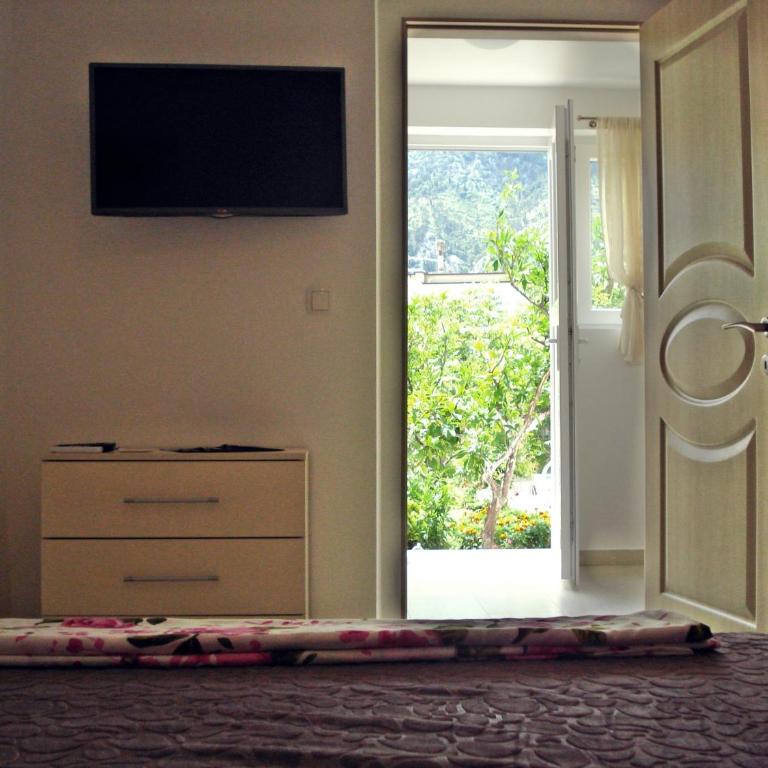 Kotor Kelly Apartments - Apartment with Garden View - 9