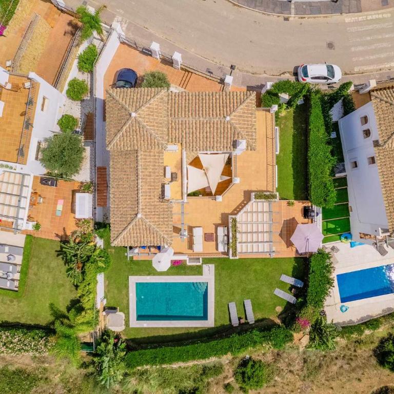 Villa con piscina climatizada y vistas al Golf - Villa - 2