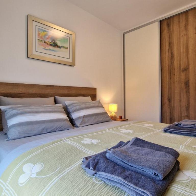 Engadin's 1BDR Apartment near Ski lift - One-Bedroom Apartment - 4