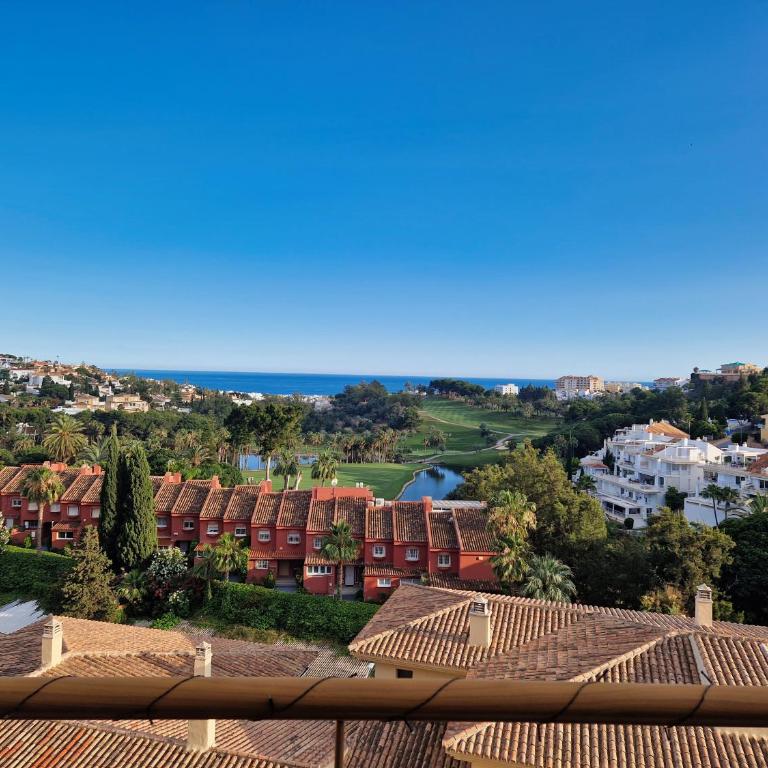 Penthouse Benalvistas Torregolf Seaview - Two-Bedroom Apartment - 19