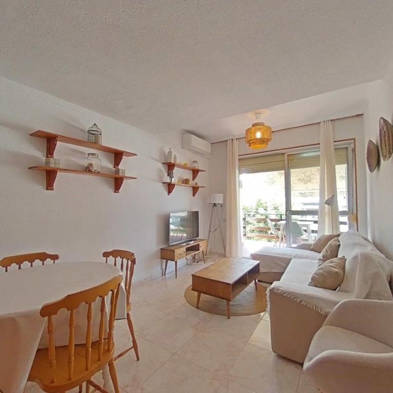 Acogedor en la Carihuela con plaza de garaje garantizada! Sol Montemar - Apartamento de 1 dormitorio - 2
