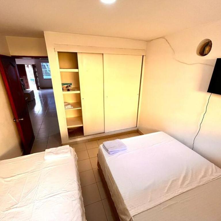 CASA CERCA A EL MAR CON PARQUEADERO - Four-Bedroom House - 6