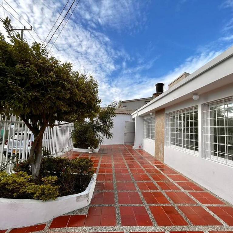 CASA CERCA A EL MAR CON PARQUEADERO - Four-Bedroom House - 17
