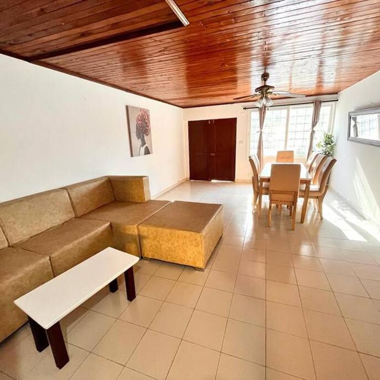 CASA CERCA A EL MAR CON PARQUEADERO - Four-Bedroom House - 20