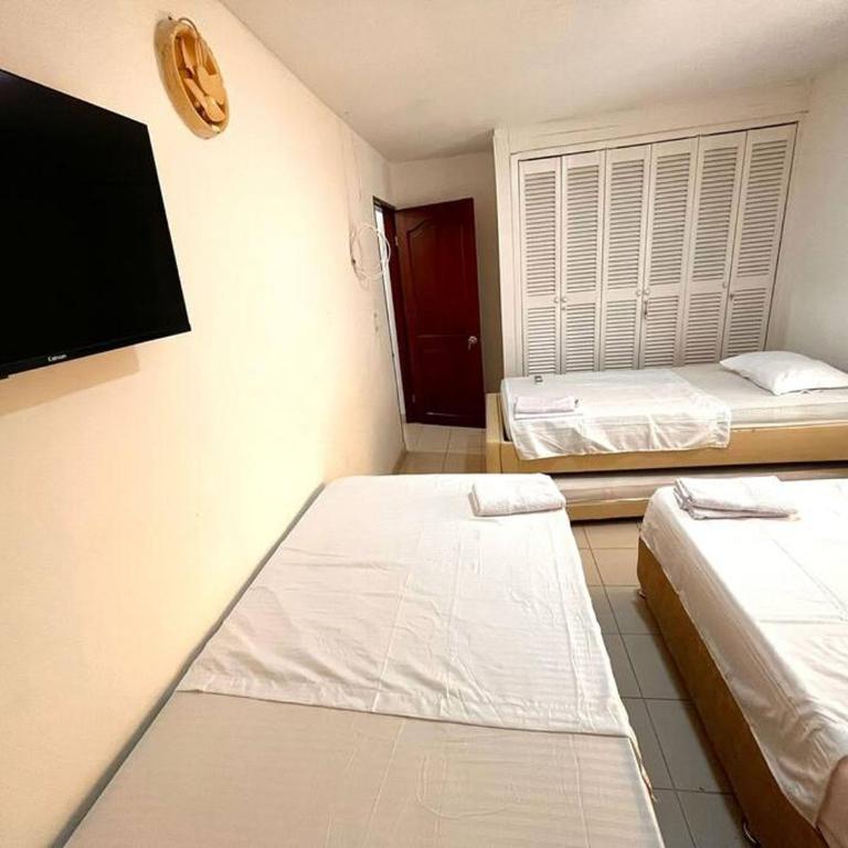 CASA CERCA A EL MAR CON PARQUEADERO - Four-Bedroom House - 23