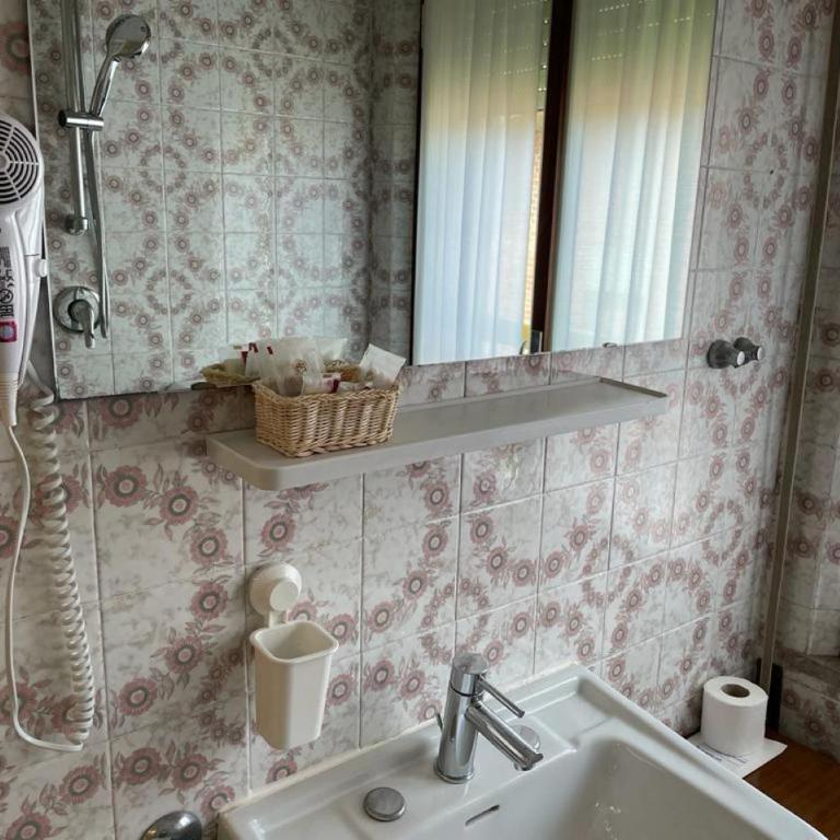 Hotel Stiefel - Camera Singola con Bagno Privato Esterno - 10