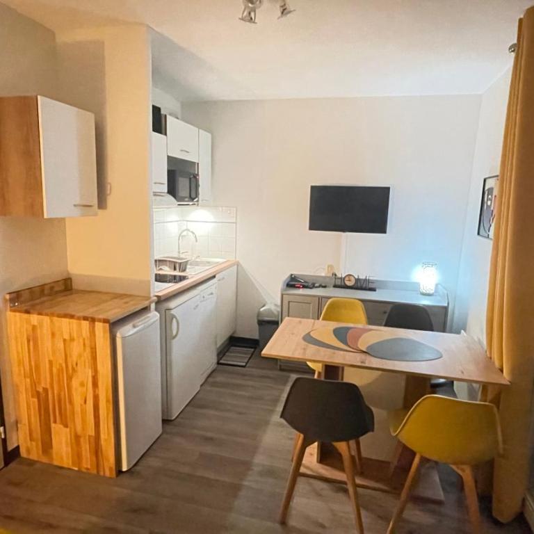 T2 Bixta eder, avec balcon et parking gratuit - Apartment mit 2 Schlafzimmern - 5