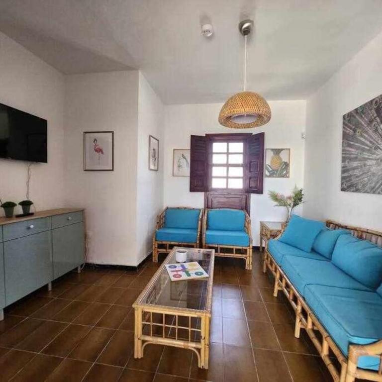 Villa Salada on the Ocean Shore - Three-Bedroom House - 21