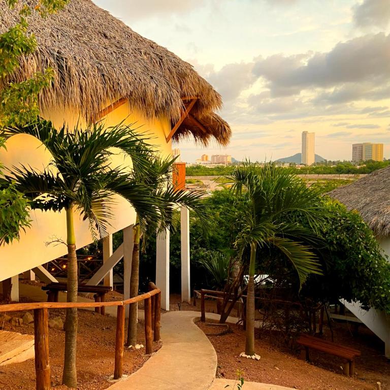 Palm Valley Cabins - Family Suite with Balcony - 1