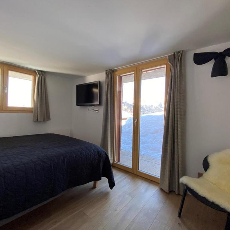 Chalet rénové pour 12 pers., à 100m des pistes, 300m des commerces, terrasses et parking inclus - Chalet 3 Chambres - 5
