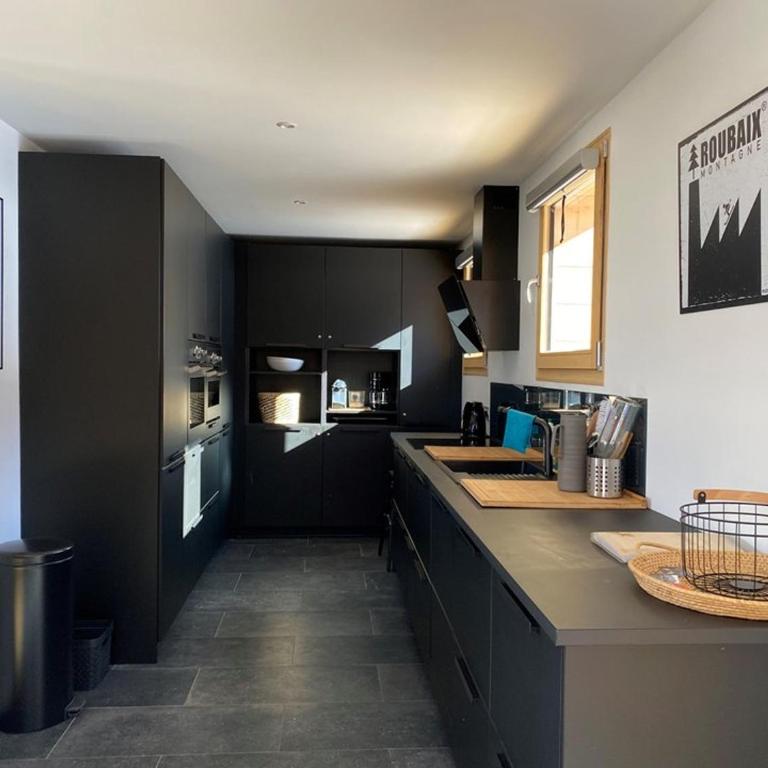 Chalet rénové pour 12 pers., à 100m des pistes, 300m des commerces, terrasses et parking inclus - Chalet 3 Chambres - 6
