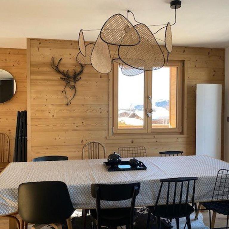Chalet rénové pour 12 pers., à 100m des pistes, 300m des commerces, terrasses et parking inclus - Chalet 3 Chambres - 10