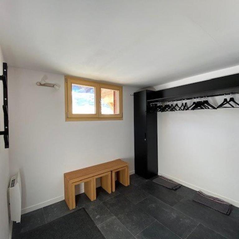 Chalet rénové pour 12 pers., à 100m des pistes, 300m des commerces, terrasses et parking inclus - Chalet 3 Chambres - 11