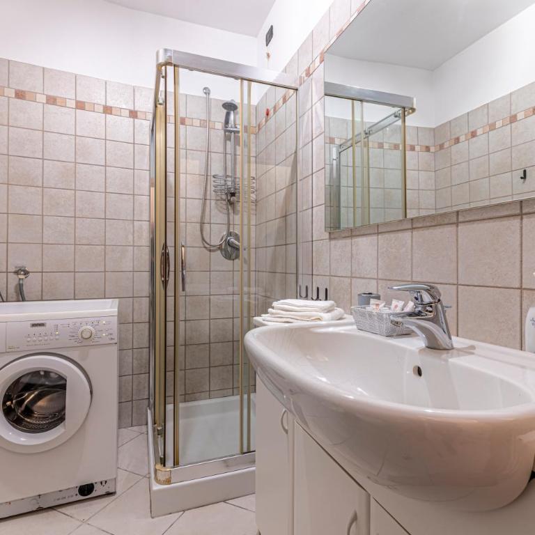 LAGO DI COMO - In Centro a 1 min da Lago e Stazione - Wifi - Appartamento con 1 Camera da Letto - 11