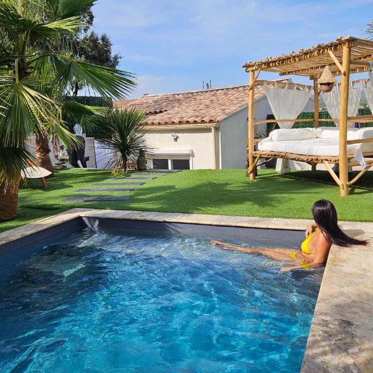Ô Balinais mini villa avec spa et piscine chauffée privative Marseille - Suite Lit Queen-Size - Vue sur Piscine - 7
