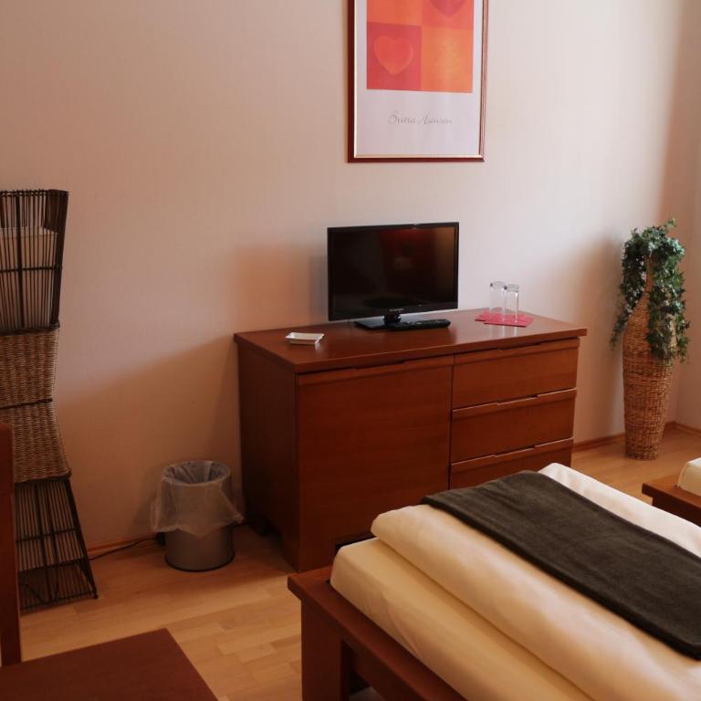 Hotel Checkin - Doppel- oder Zweibettzimmer - 9