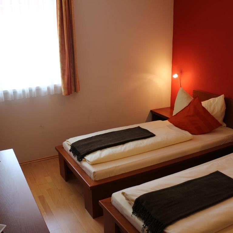 Hotel Checkin - Doppel- oder Zweibettzimmer - 4