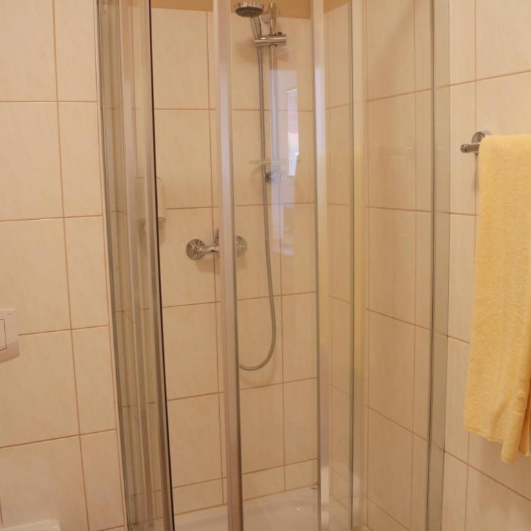 Hotel Checkin - Doppel- oder Zweibettzimmer - 1