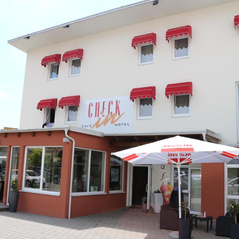 Hotel Checkin - Doppel- oder Zweibettzimmer - 6