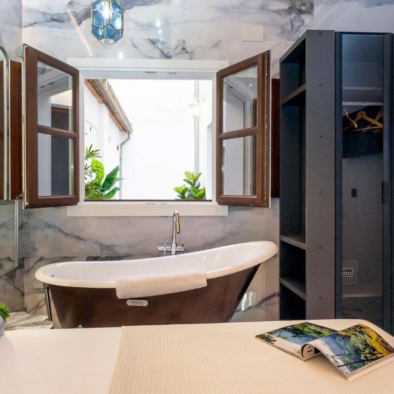 Genteel Home Catedral Granada - Superior Apartment - 11