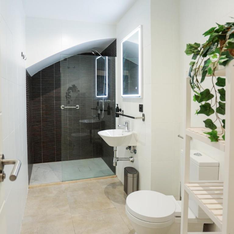 MonKeys Apartments Cervantes - Two-Bedroom Apartment - 31