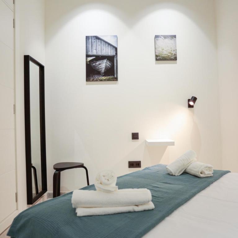 MonKeys Apartments Cervantes - Two-Bedroom Apartment - 24