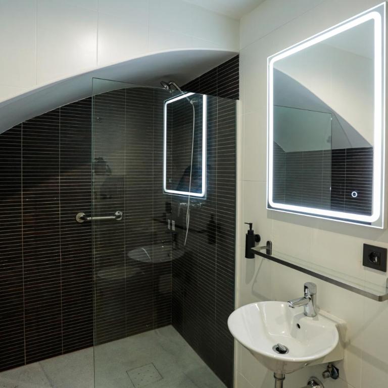 MonKeys Apartments Cervantes - Two-Bedroom Apartment - 32