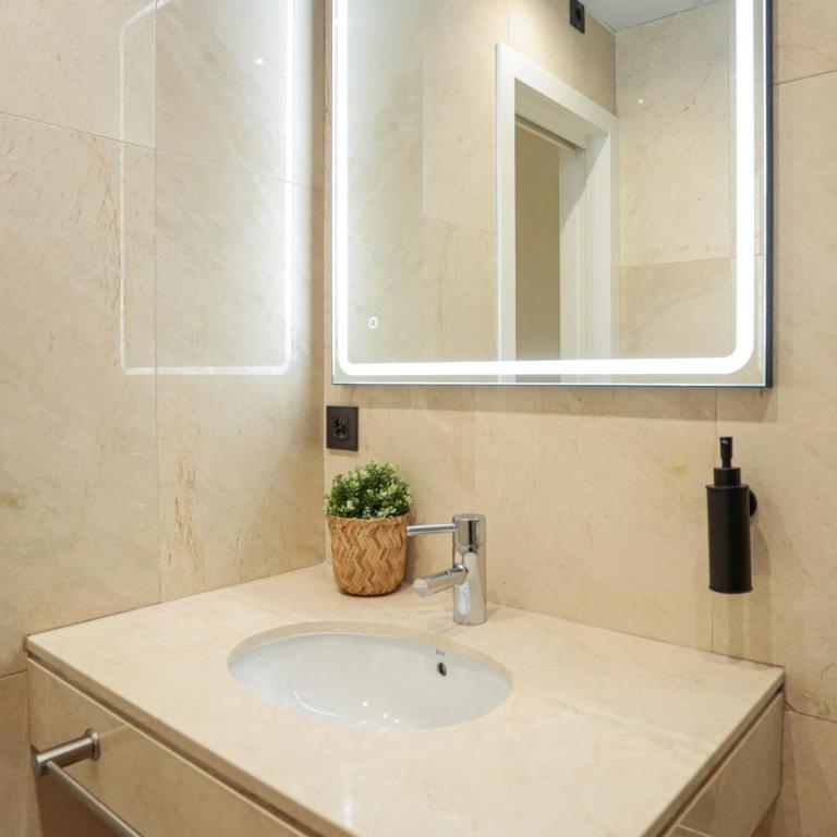 MonKeys Apartments Cervantes - Two-Bedroom Apartment - 35