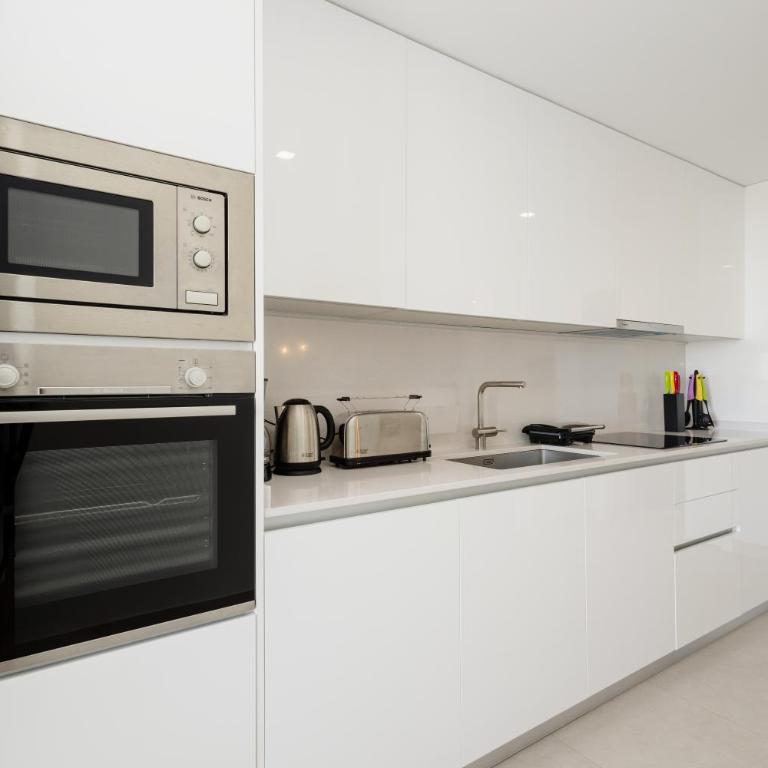 Magnificent apartment, close to the beach, in Estepona - Two-Bedroom Apartment - 25