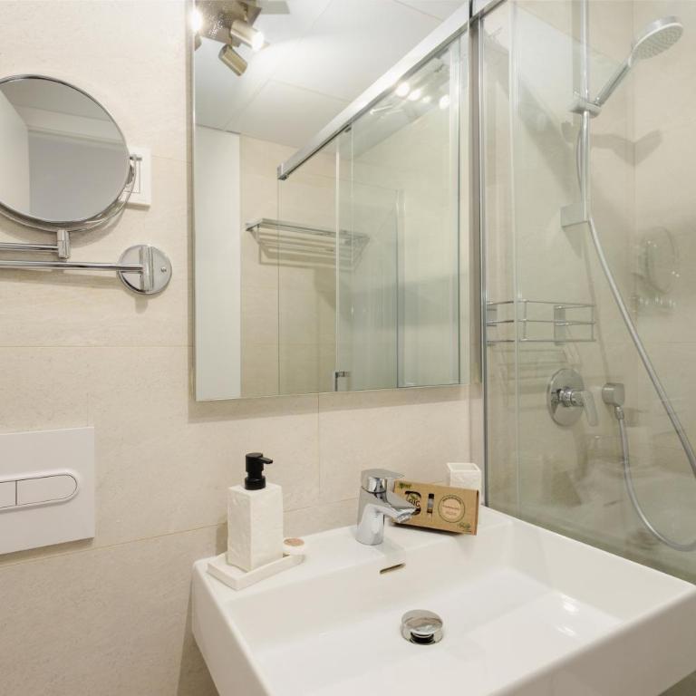 Magnificent apartment, close to the beach, in Estepona - Two-Bedroom Apartment - 39
