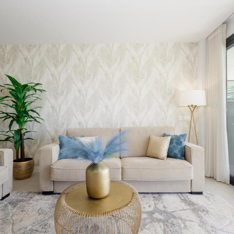Magnificent apartment, close to the beach, in Estepona - Two-Bedroom Apartment - 19