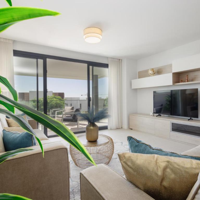 Magnificent apartment, close to the beach, in Estepona - Two-Bedroom Apartment - 2