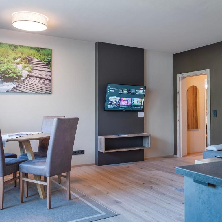 Ski Dome Apartments-Apartment VIVA & Heaven Holiday Chalet - Summercard included - One-Bedroom Apartment with Terrace - separate building Eßreithweg - 9