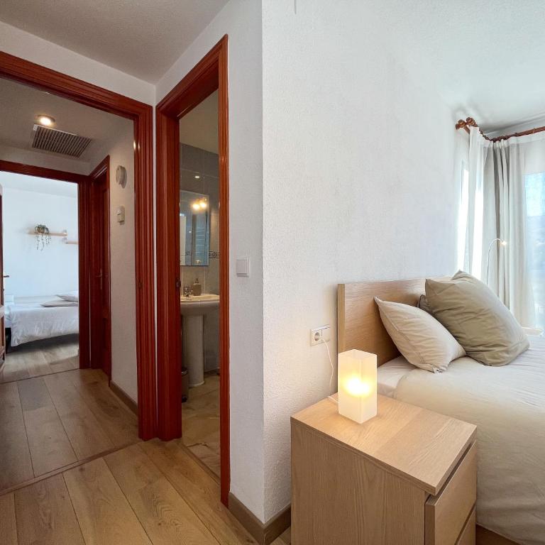 Appartement spacieux avec terrasse et piscine - Two-Bedroom Apartment - 15