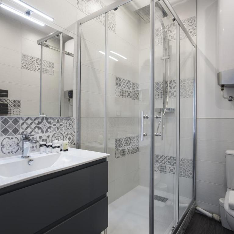 Vestay George V - King Suite with Balcony - 3