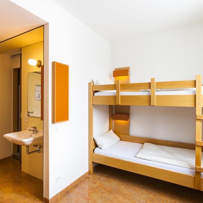 Jugendherberge Garmisch-Partenkirchen - membership required! - Einzelzimmer mit eigenem Bad - 1